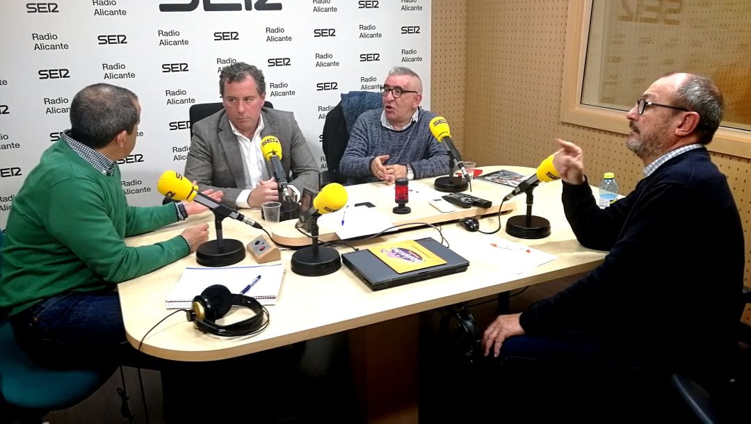 (izq. → dcha.) Carlos Arcaya, Juan Antonio Román, Antonio Zardoya y Pepe Soto