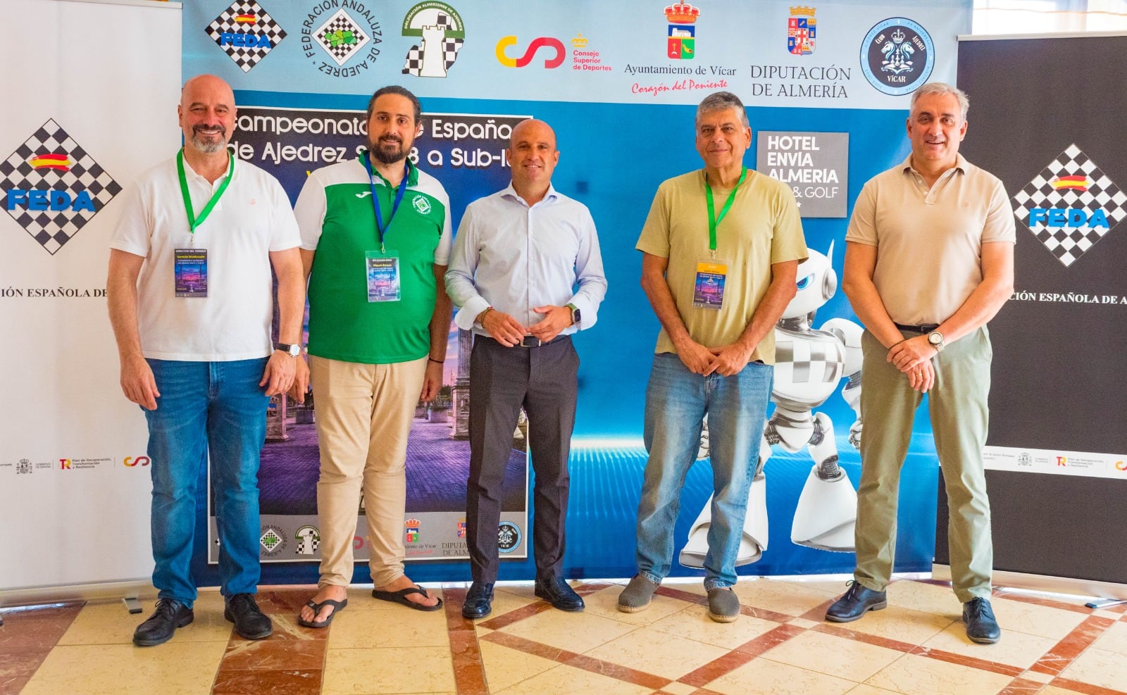 Visita de José Antonio García al campeonato de Ajedrez.