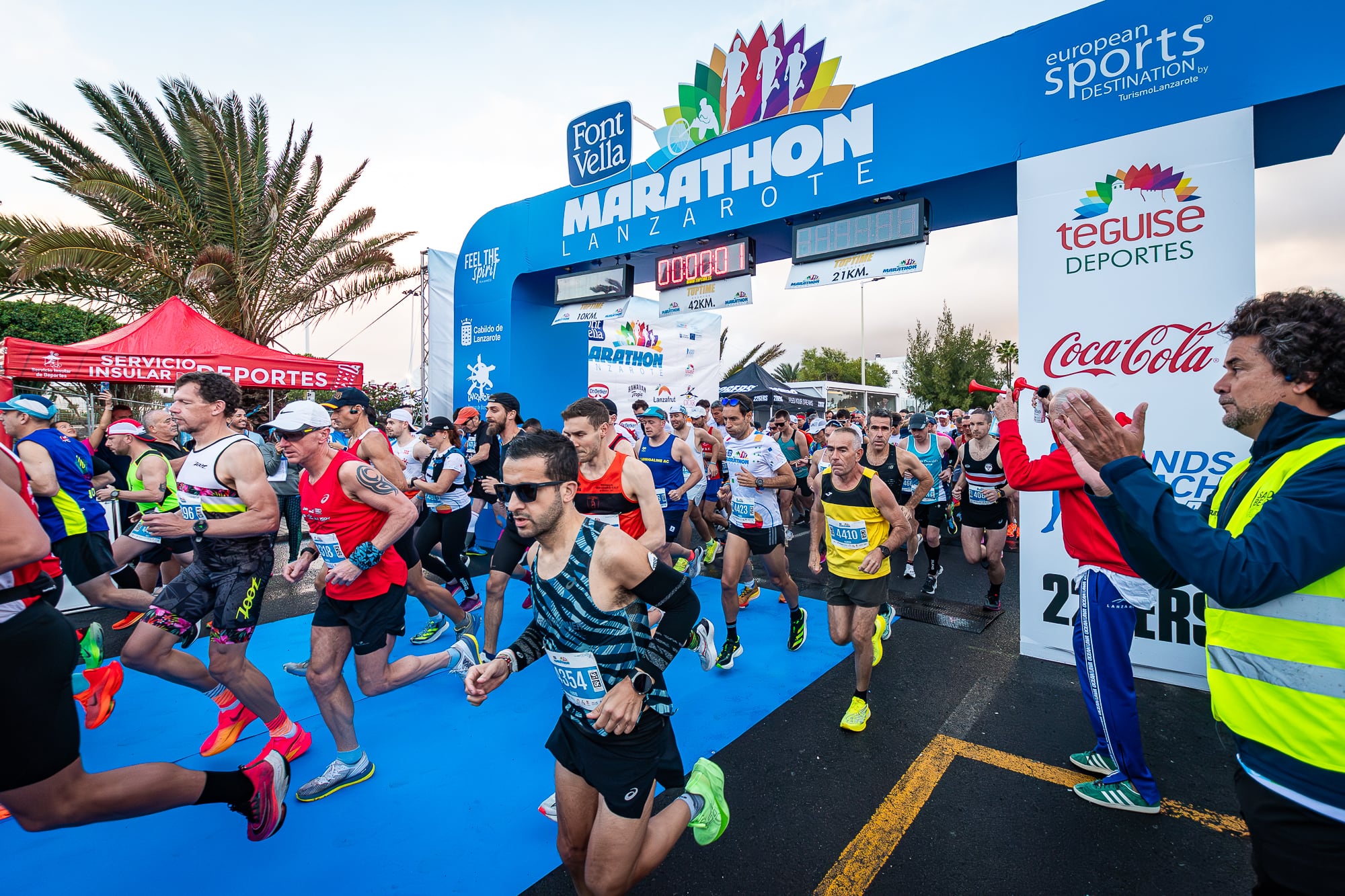 Salida de la XXI Font Vella Lanzarote International Marathon.