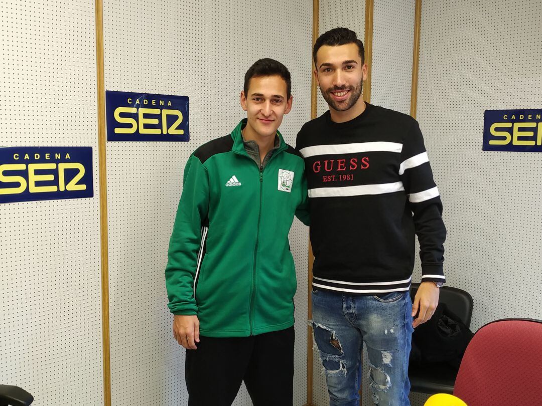 El atleta Raúl Parra y el jugador Roberto Moreno durante la entrevista