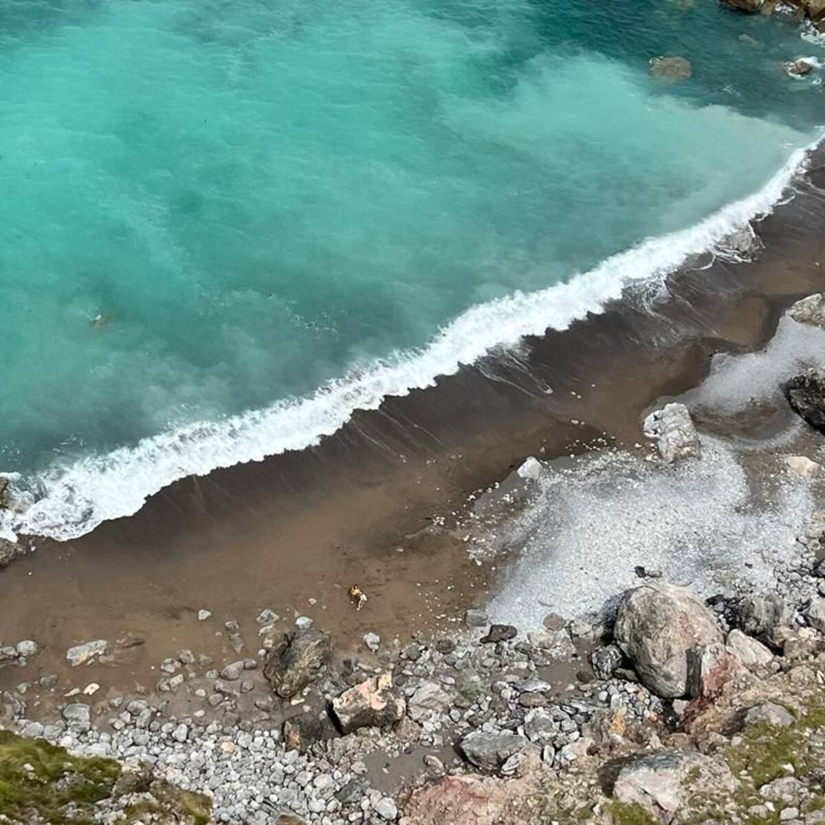 Dos jóvenes de Getxo se quedan aisladas por la marea en Liendo