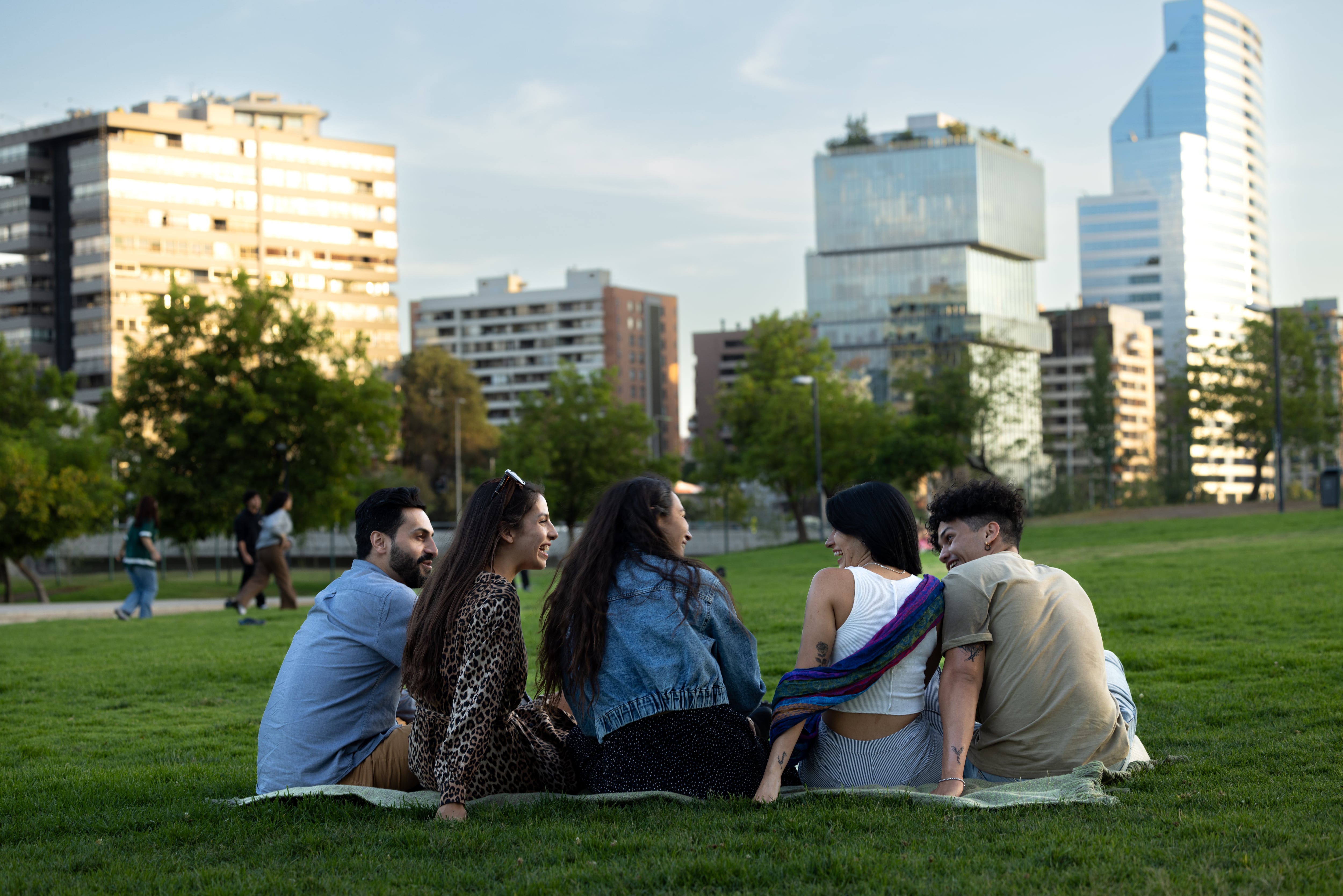 Imagen de archivo jóvenes en un picnic
