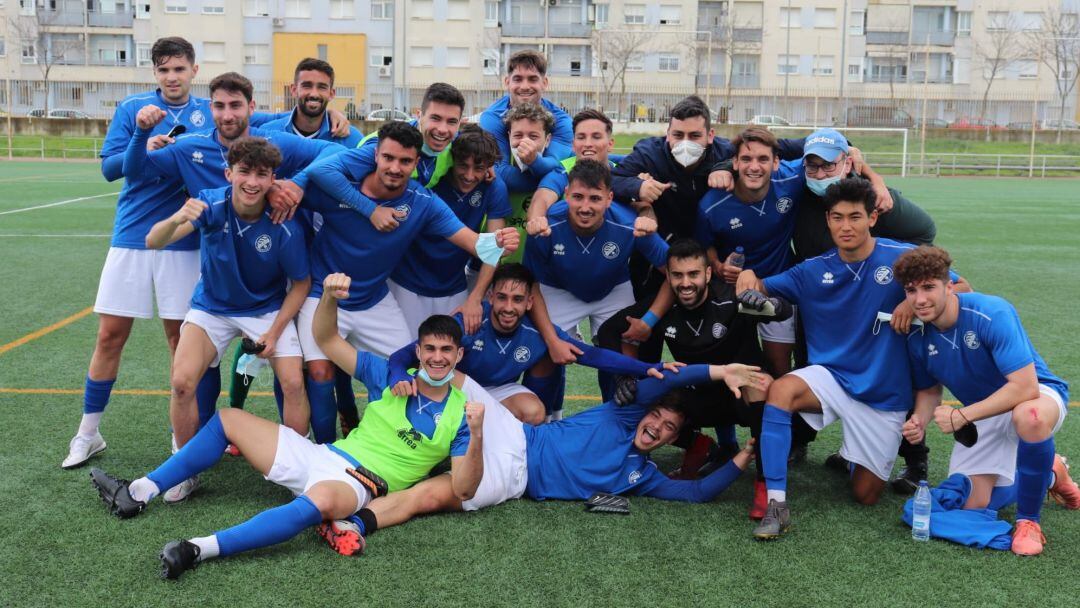 Los jugadores celebran la victoria en La Granja