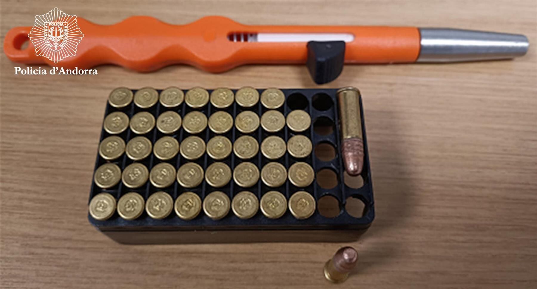 La policia va requisar aquesta arma prohibida