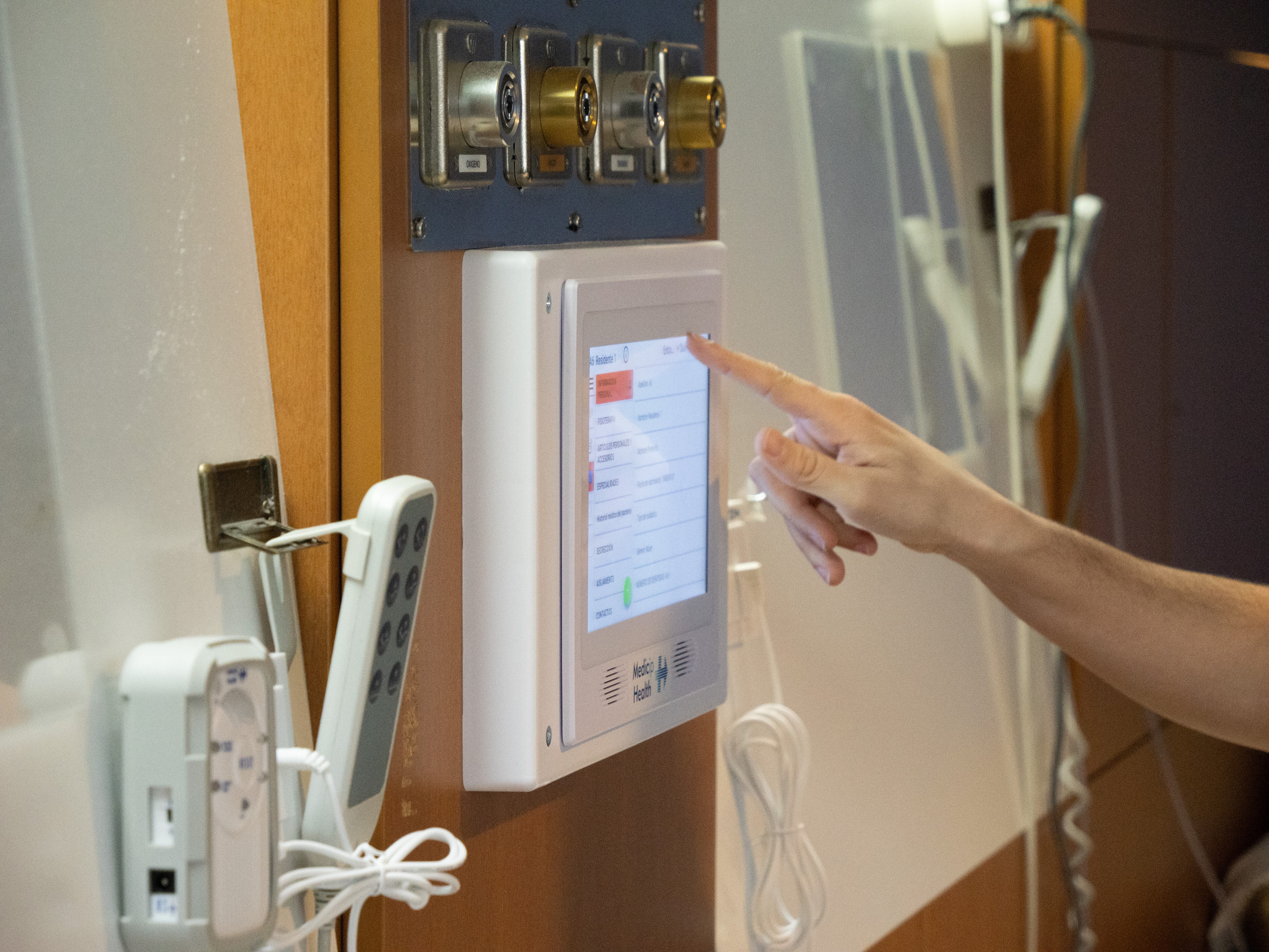 La Rioja impulsa un nuevo sistema de comunicación en las residencias públicas de mayores