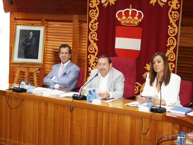 Adolfo Muñiz, presidiendo el pleno de Puertollano