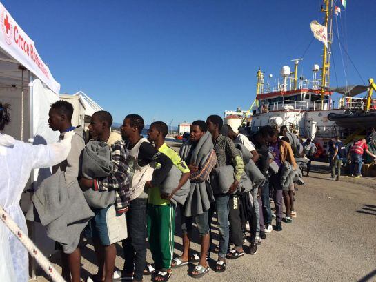 La Croce Rossa italiana los ha atendido en una carpa instalada en el muelle.