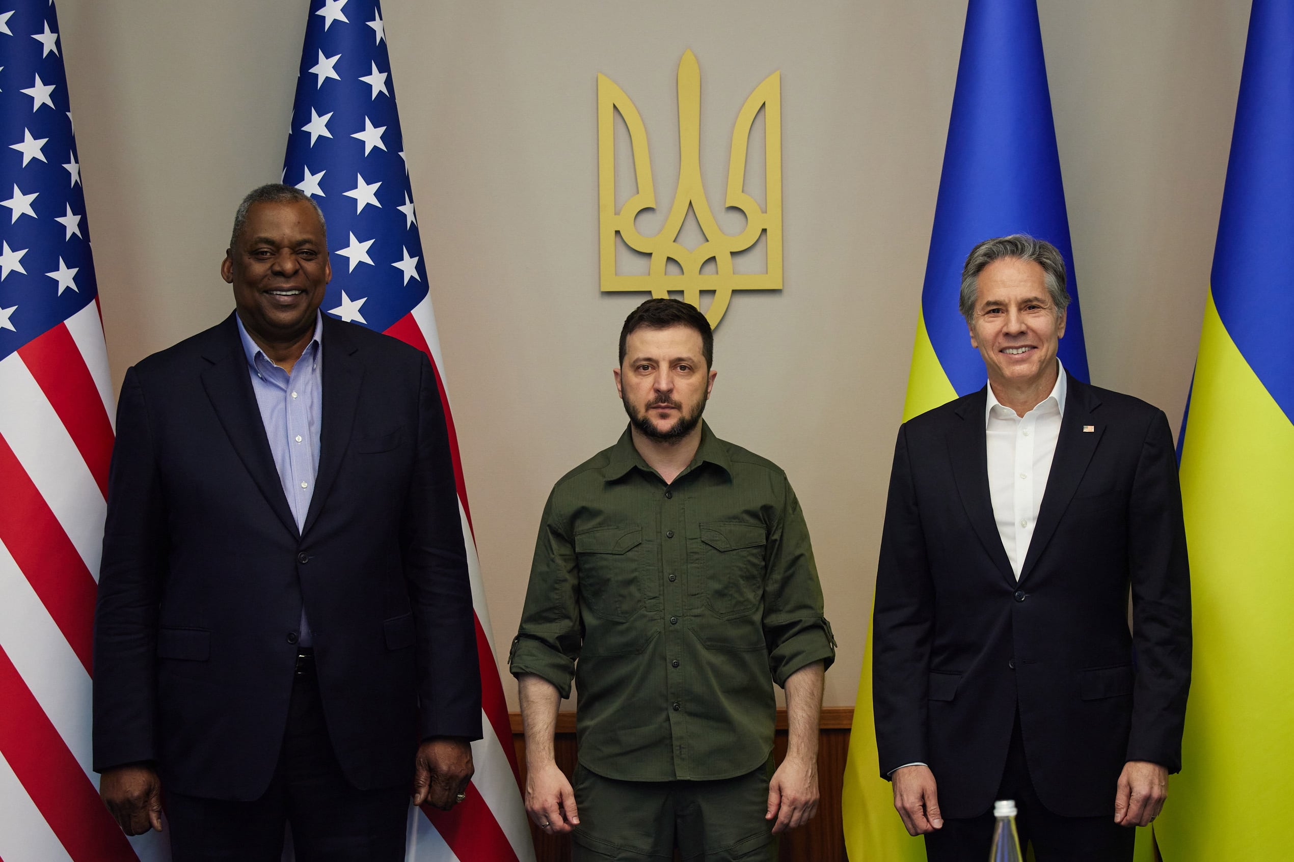 Los secretarios estadounidenses de Estado, Antony Blinken, y de Defensa, Lloyd Austin, se reúnen con el presidente ucraniano, Volodímir Zelenski, en Kiev.