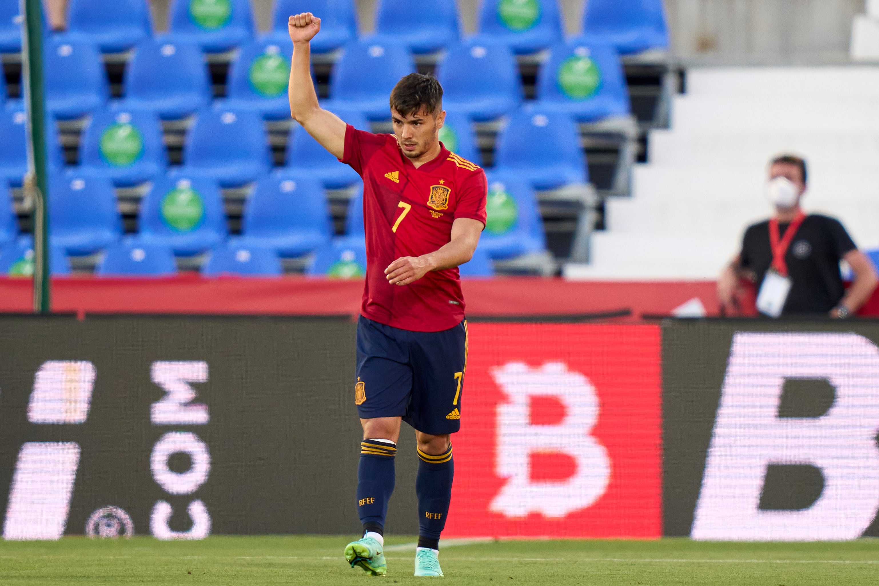 Brahim Díaz celebra un tanto con la selección española ante Lituania. (Photo by Diego Souto/Quality Sport Images/Getty Images)