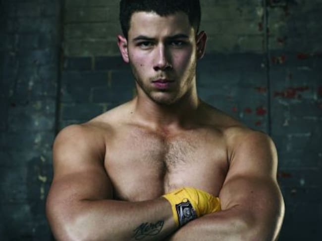 Nick Jonas da vida a Nate en la serie Kingdom