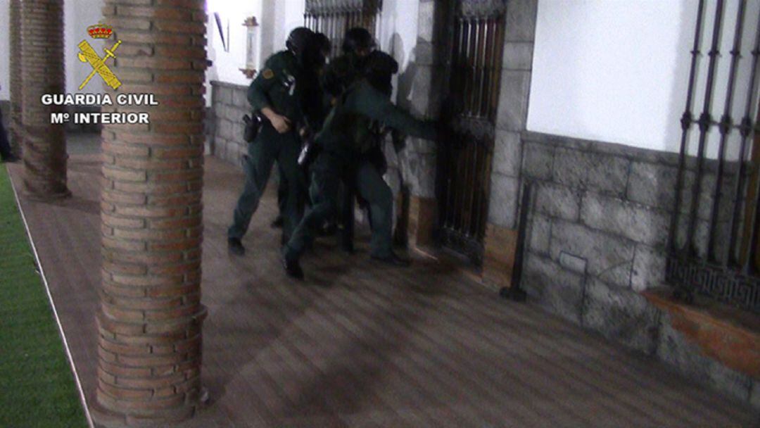 Uno de los registros llevados a cabo por la Guardia Civil en la "Operación Trapera"