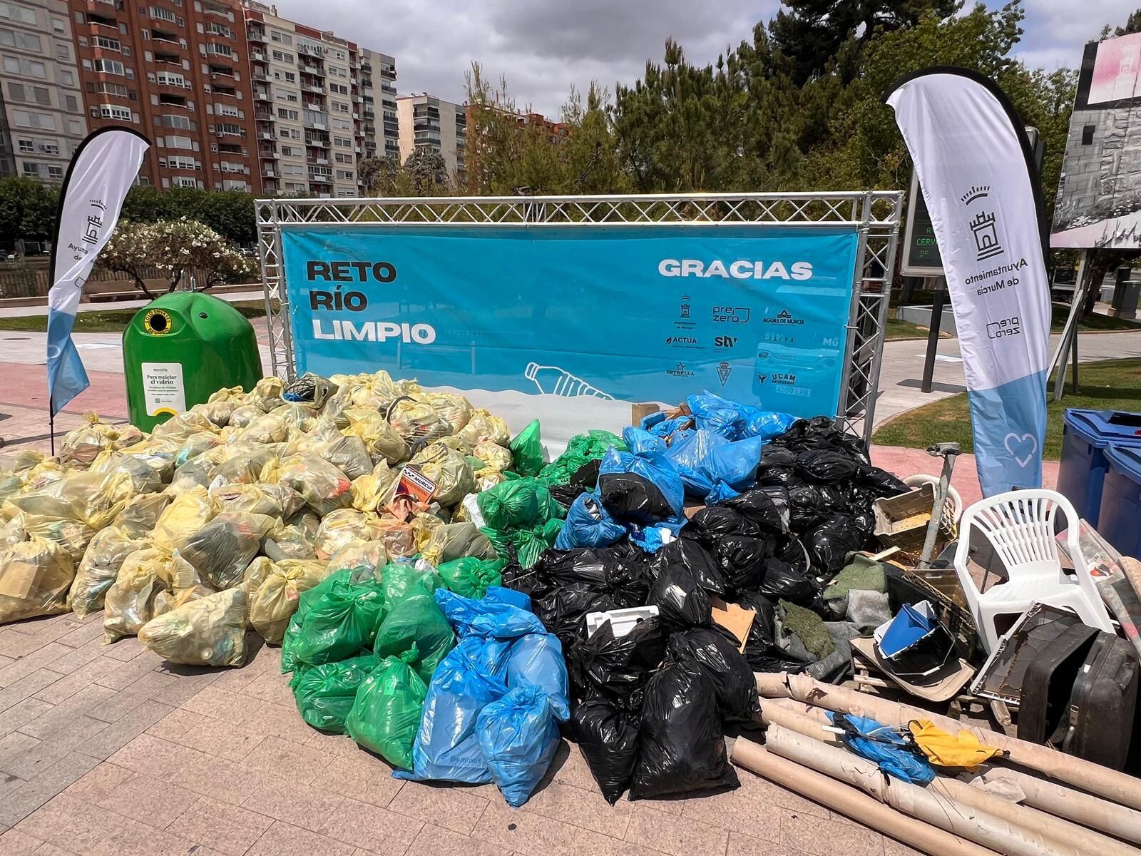 Basura recogida en el Rio Segura