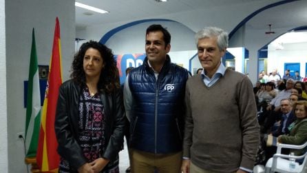 Ana Belén Mata, Juan Diego Requena y Adolfo Suárez tras la inauguración