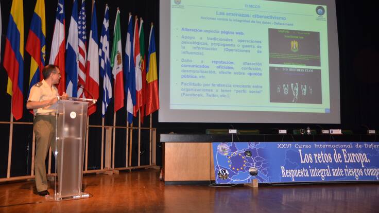 El coronel Carlos Domínguez es el director de estos cursos