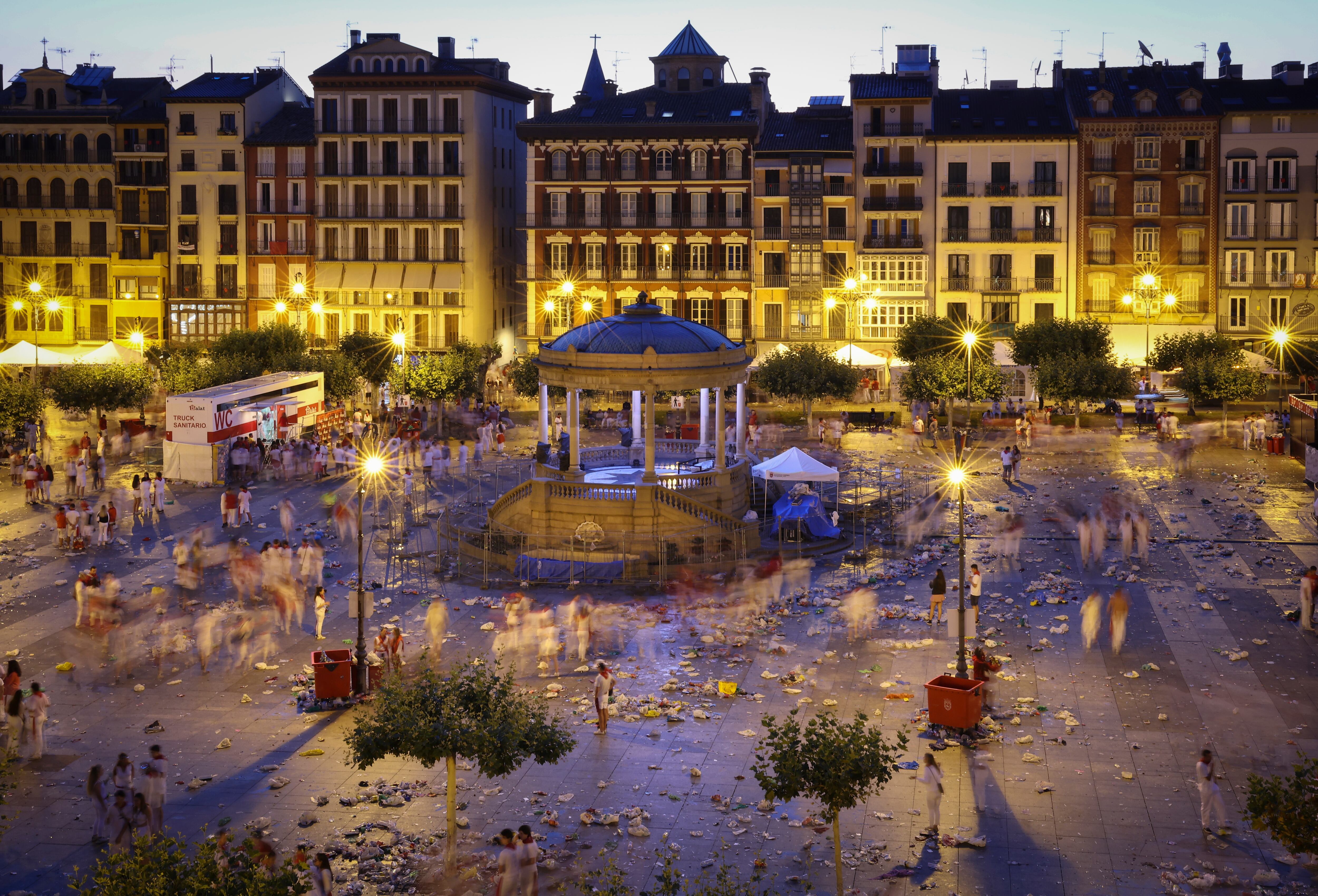 La Plaza del Castillo de Pamplona en los Sanfermines 2022