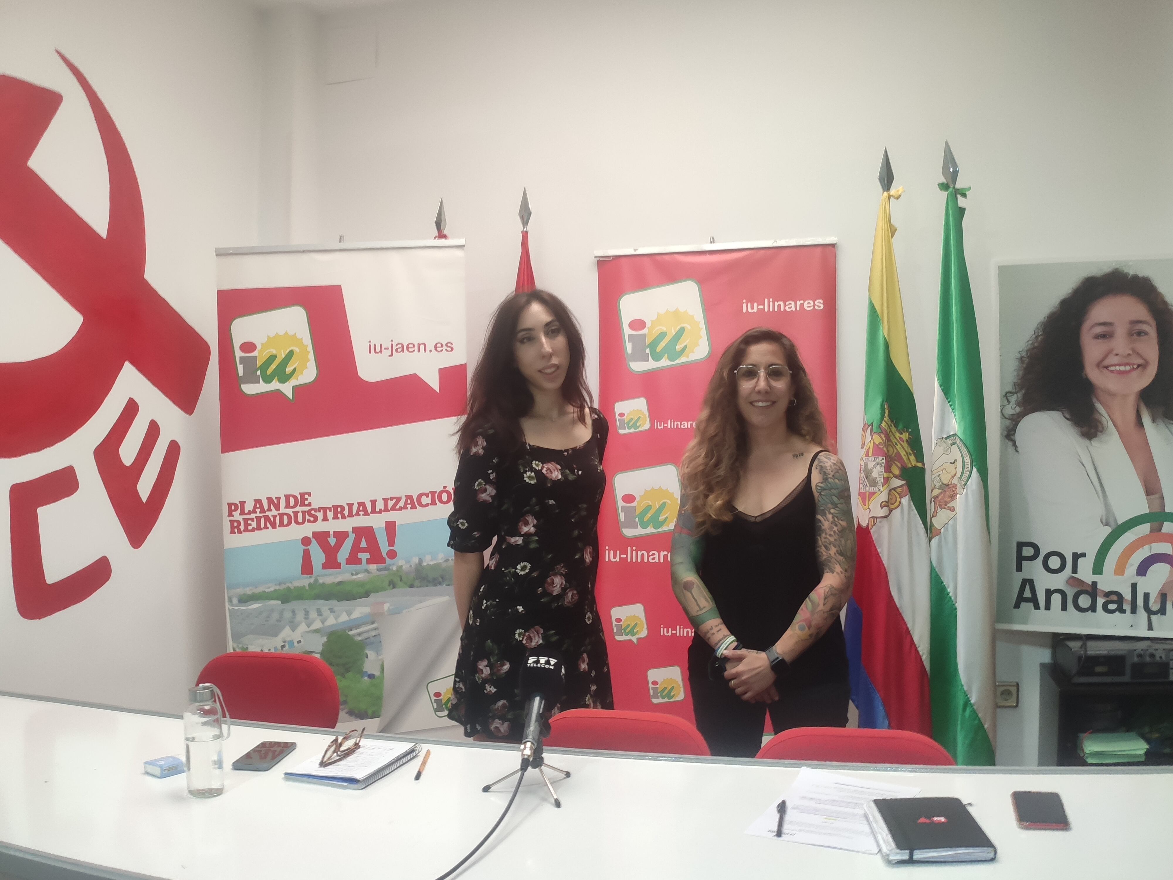 Sheila Carmona y Laura Cerezuela (IU Linares)