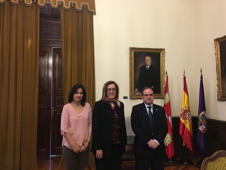 Paz Aparicio, a la izquierda, nueva gerente del Centro San Juan de Dios en Palencia