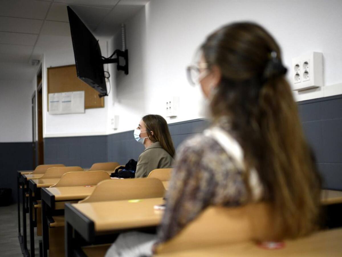 Los alumnos con pauta completa no deberán guardar cuarentena si son contacto estrecho