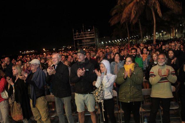 Ovación final del público puesto en pie.