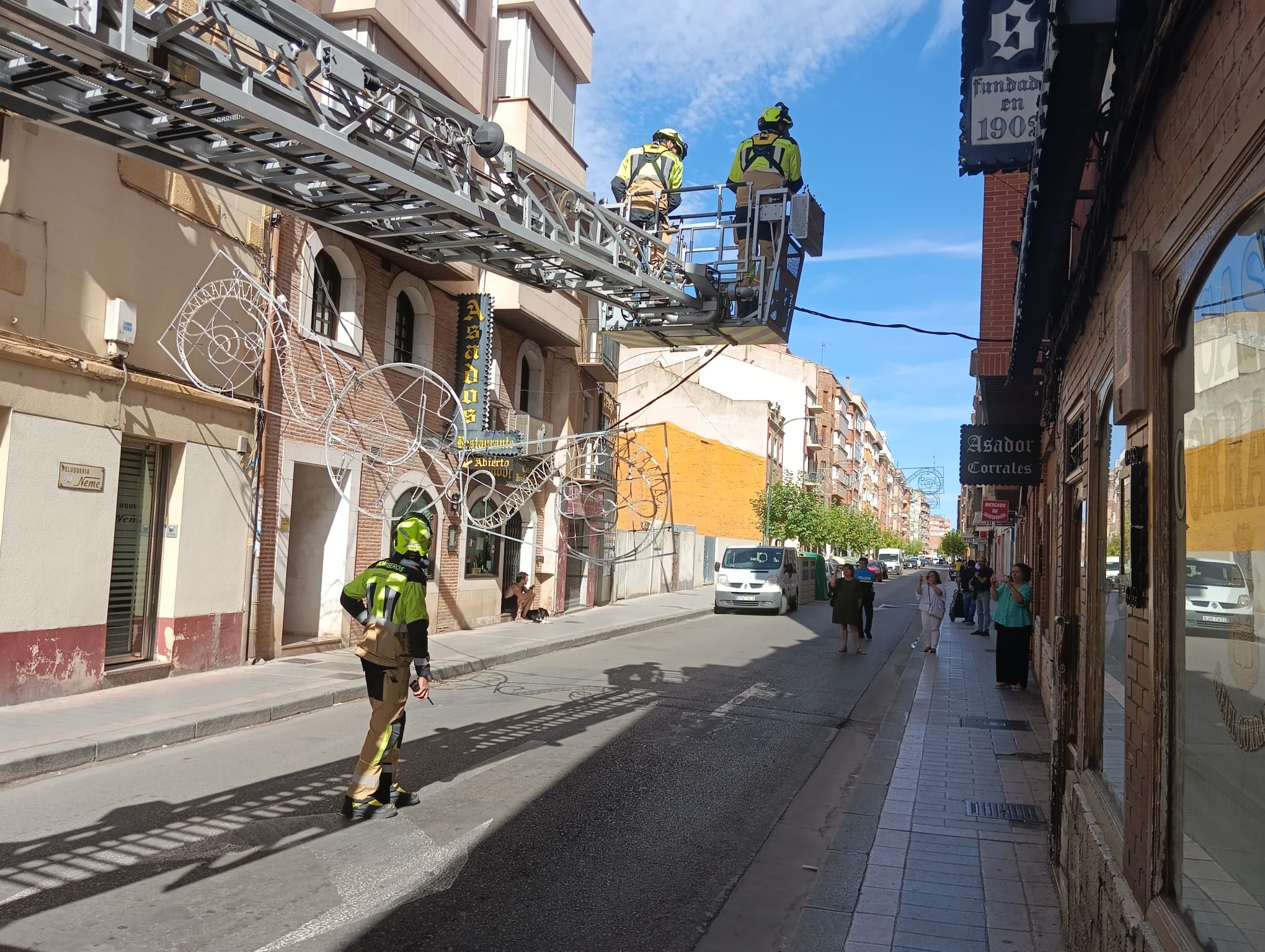 Imagen de la actuación de los Bomberos ayer en Carrequemada
