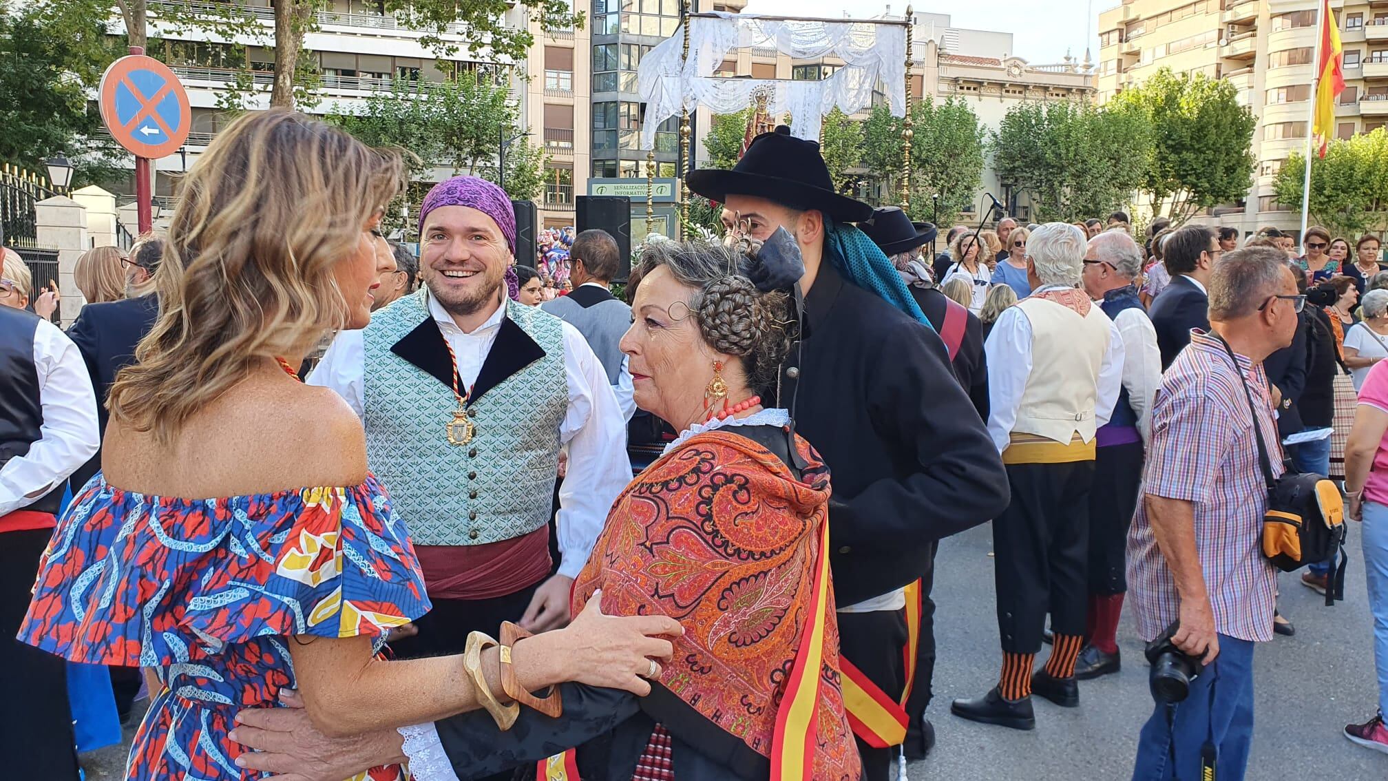 Concejales del Ayuntamiento de Albacete, minutos antes del comienzo de la cabalgata