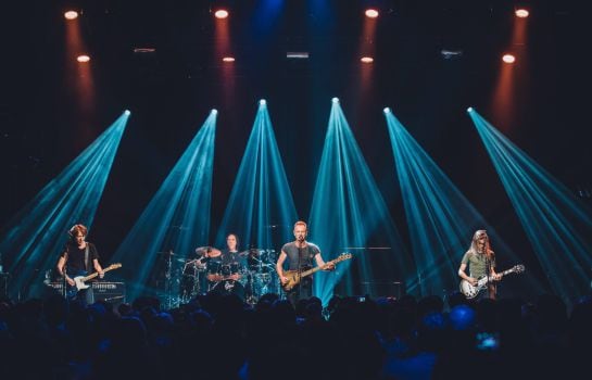 Vídeo | Sting devolvió la música a Bataclan en el primer acto de homenaje a las víctimas