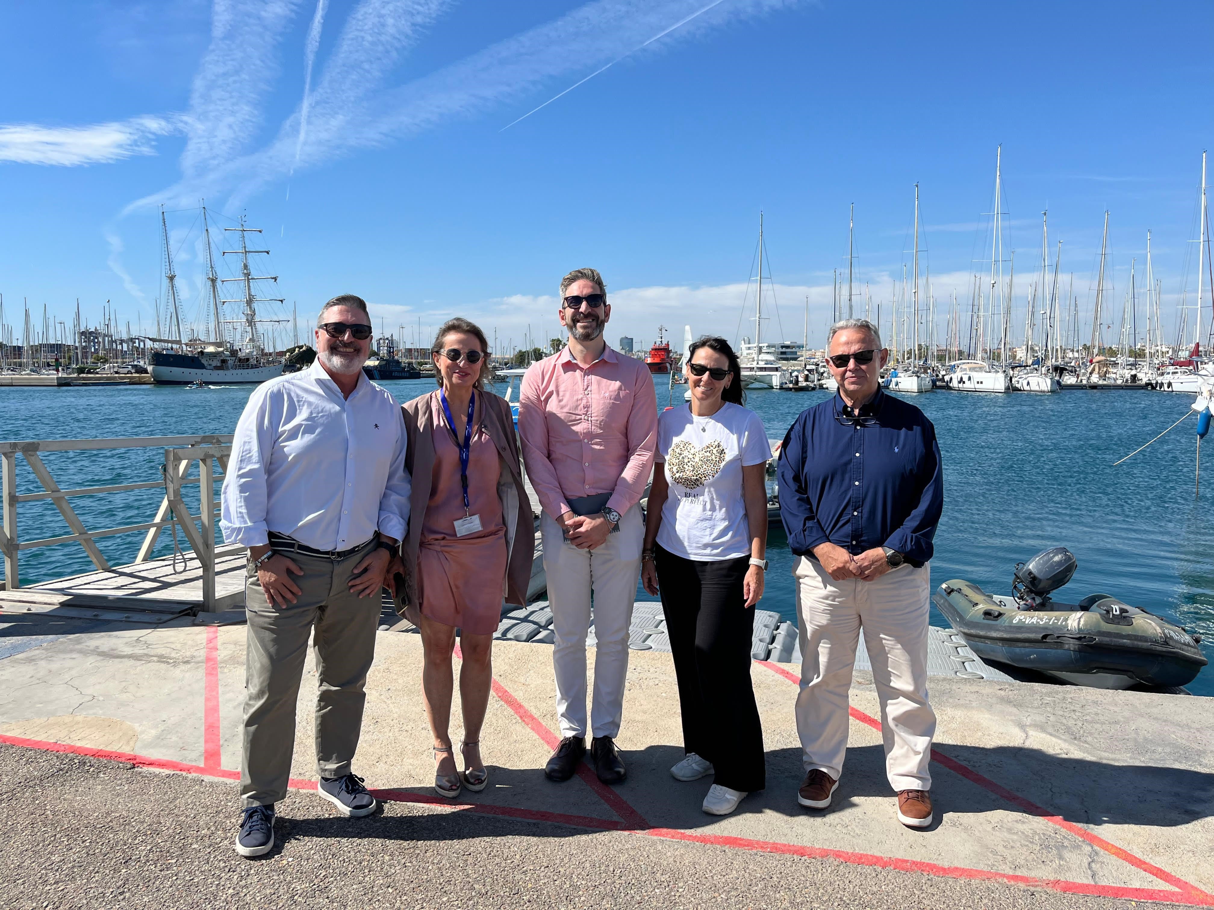 Patrick Reynes, Rafael Cardona e Isabel Teruel, equipo directivo de Marina Port Valencia junto a Luis Fernando Sánchez Villena (Director de Dominio Público Portuario de Valencia) y Belén Fernández Vázquez (Subdirectora de Dominio Público), ambos de la Autoridad Portuaria de Valencia.