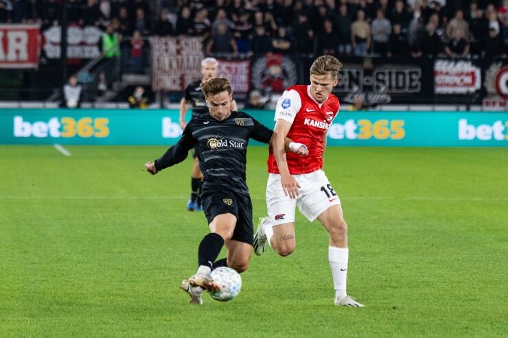 Iván Garrido durant una acció del partit.