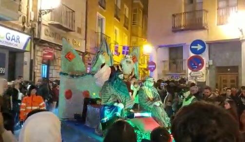 El Rey Melchor durante su llegada a la Plaza de España de Peñafiel