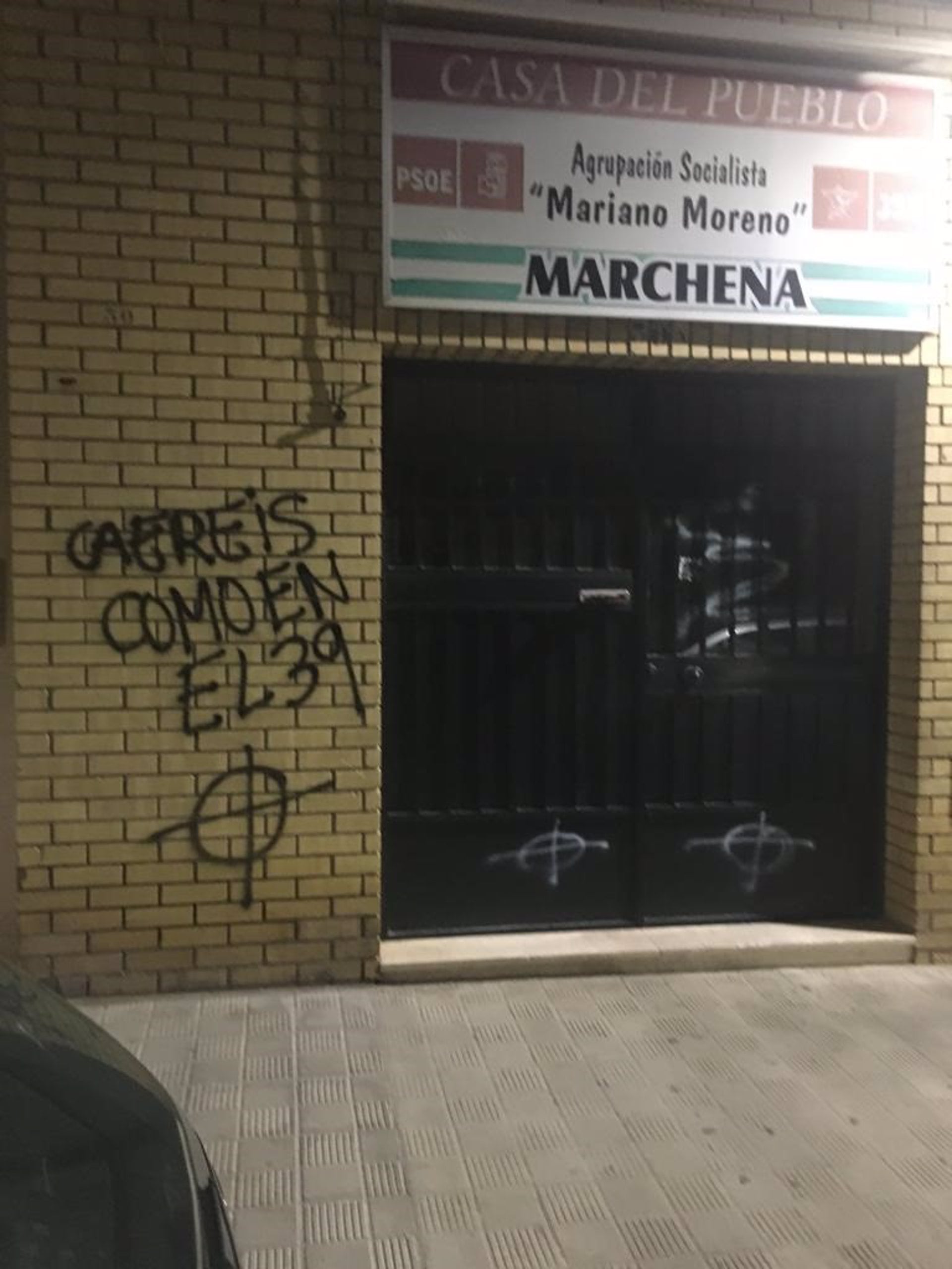 12/11/2023 Imagen de la pintada ante la sede del PSOE de Marchena
POLITICA 
PSOE
