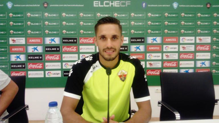 Correa en la Sala de Prensa del Elche C.F.