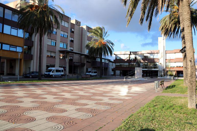 Panoràmica de l&#039;edifici de l&#039;Hospital de la Santa Creu de Jesús.