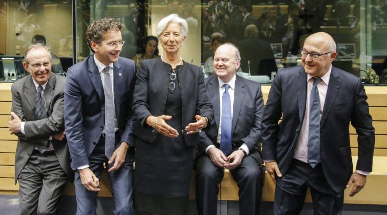 El ministro de Finanzas italiano, Carlo Padoan; su homólogo holandés y presidente del Eurogrupo, Jeroen Dijsselbloem; la directora gerente del Fondo Monetario Internacional, Christine Lagarde; el ministro de Finanzas irlandés, Michael Noonan, y su homólog