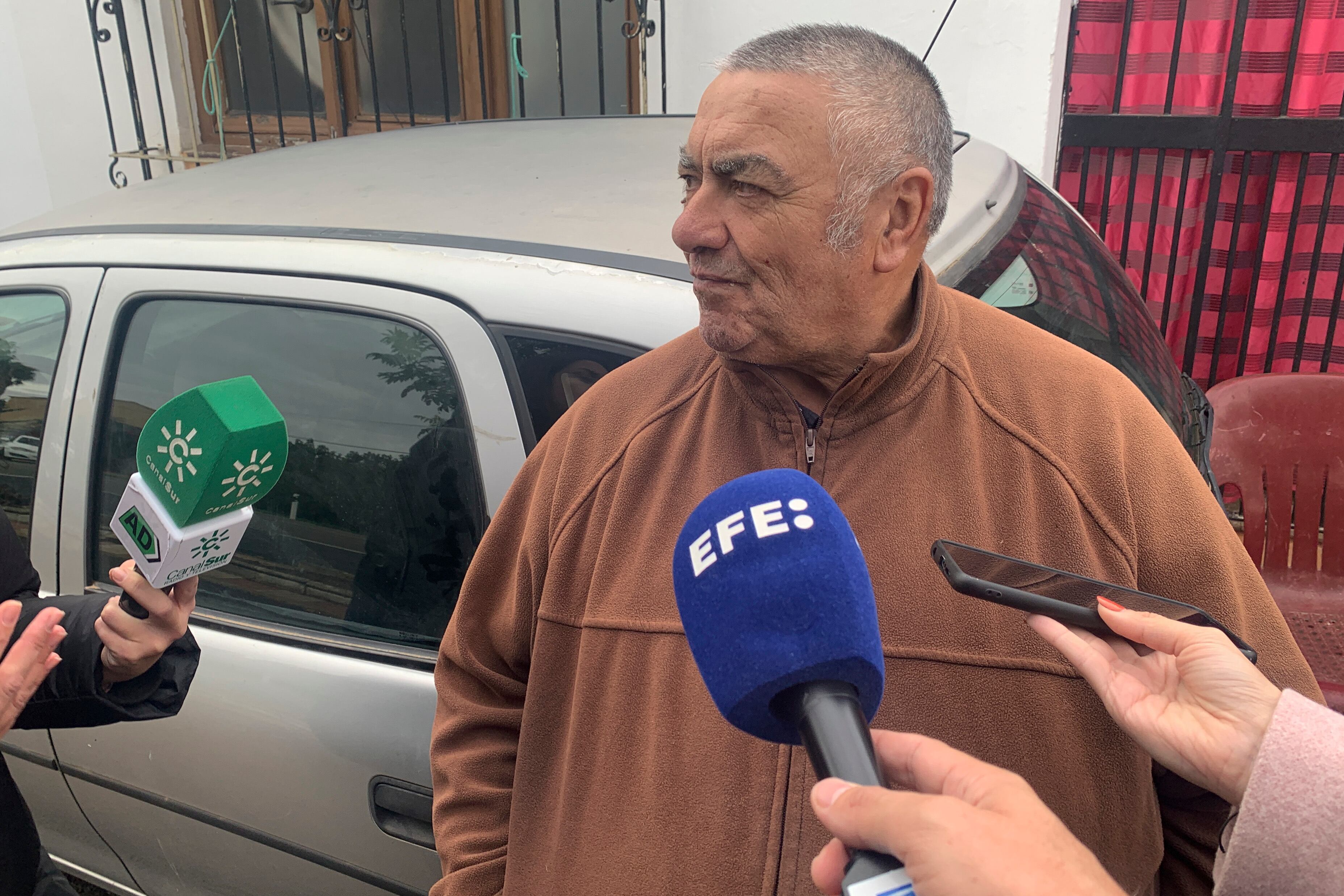 El abuelo y su nieto de unos 20 meses, vecinos de la localidad de Manzanilla (Huelva), cuya desaparición fue denunciada ayer, han sido localizados en Villarrasa, un pueblo cercano