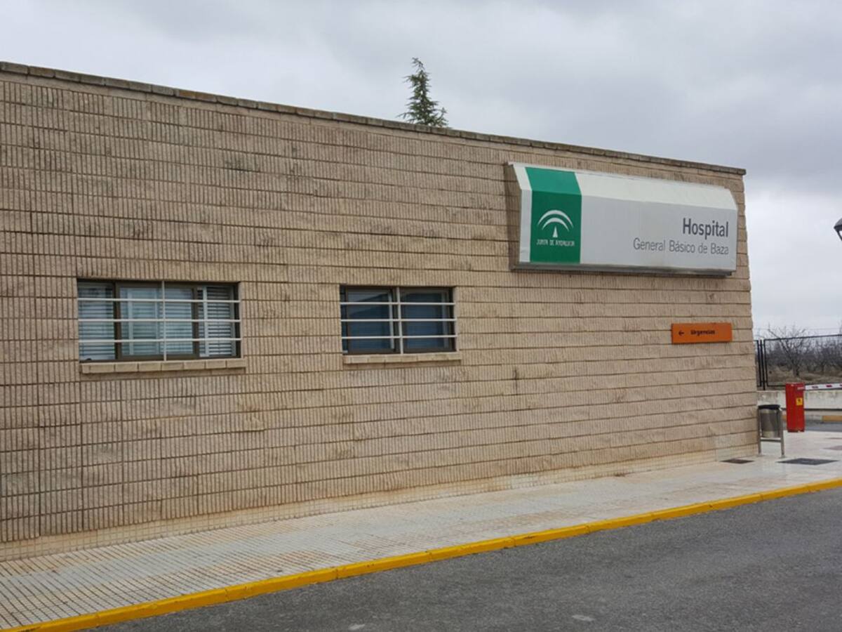 Denuncian una 'competición' por los médicos que deja sin facultativos a los hospitales de Motril y Baza