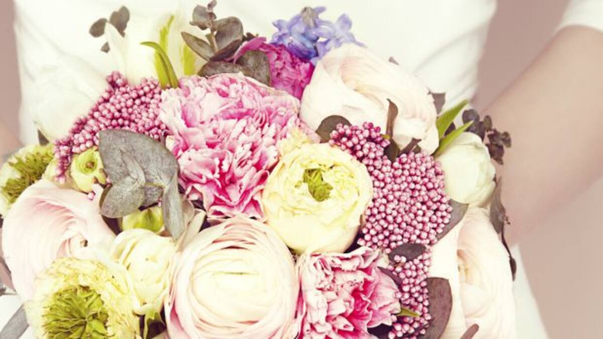 No le gustaba el ramo de novia y rompió un jarrón