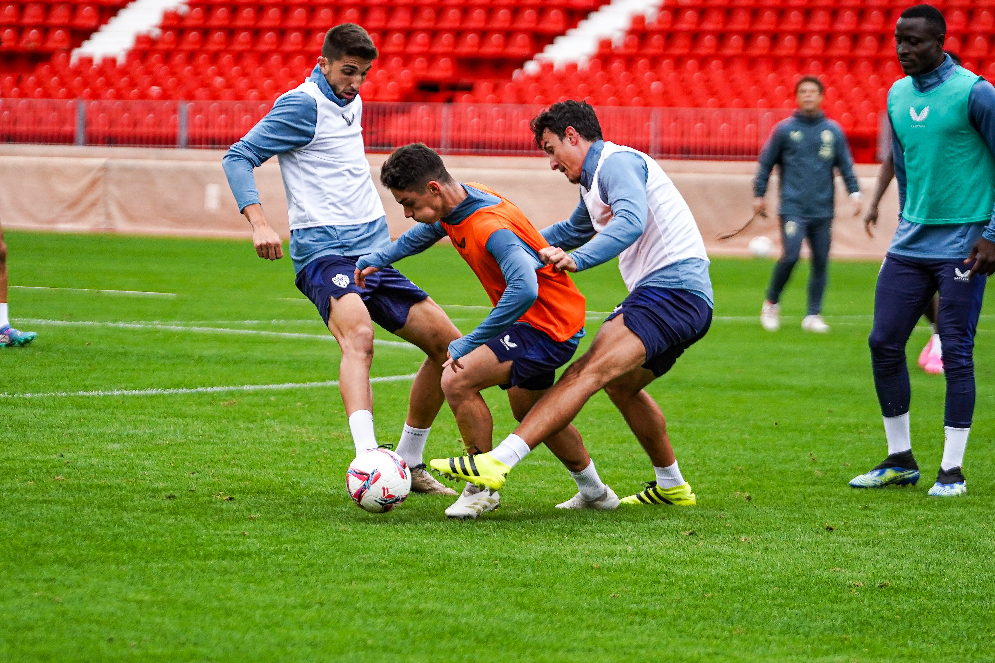 El último entrenamiento fue a puerta cerrada en el Estadio de los Juegos Mediterráneos.