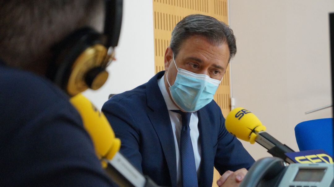 Marcos Ortuño en octubre de 2021 en los estudios de Radio Murcia