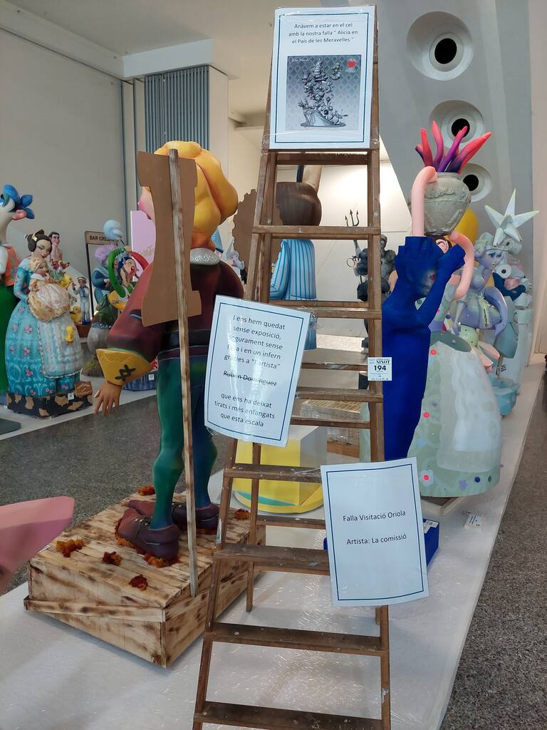 La Exposición del Ninot de las Fallas 2023 abre sus puertas con 750 figuras que rebosan diseño y sátira. Todas ellas quieren salvarse de las llamas gracias al voto popular.