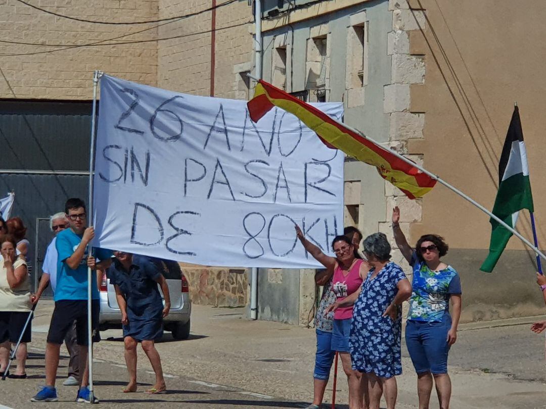 Vecinos reivindicando la autovía del DUERO