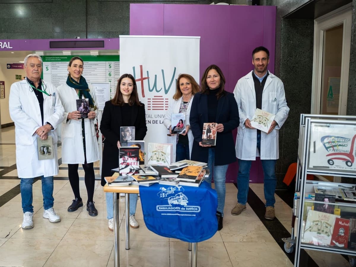 El Hospital Virgen de las Nieves amplía su Biblioteca del Paciente con una donación de libros de Valparaíso