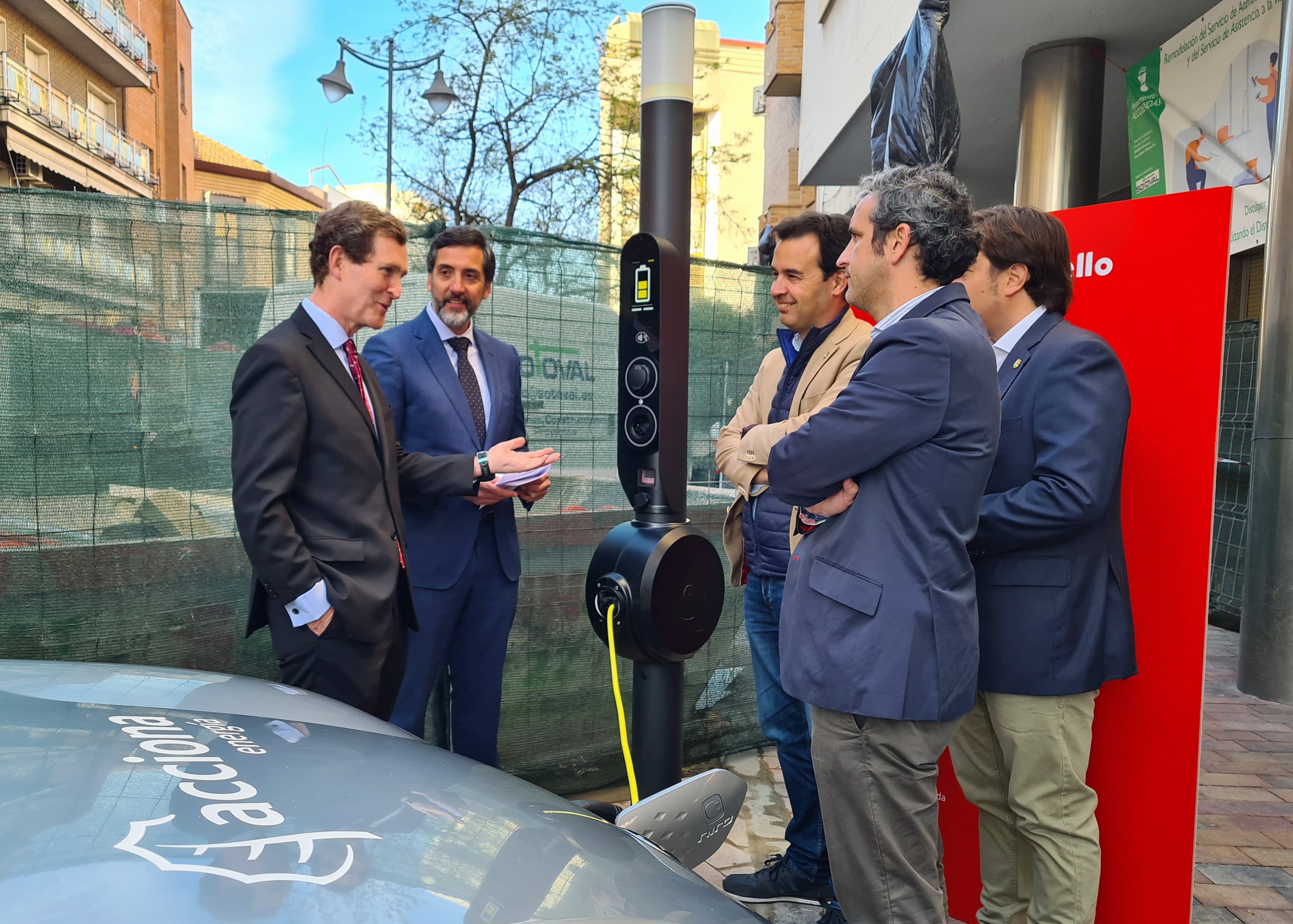 La zona centro de Alcobendas cuenta con su primer punto de recarga de vehículos eléctricos