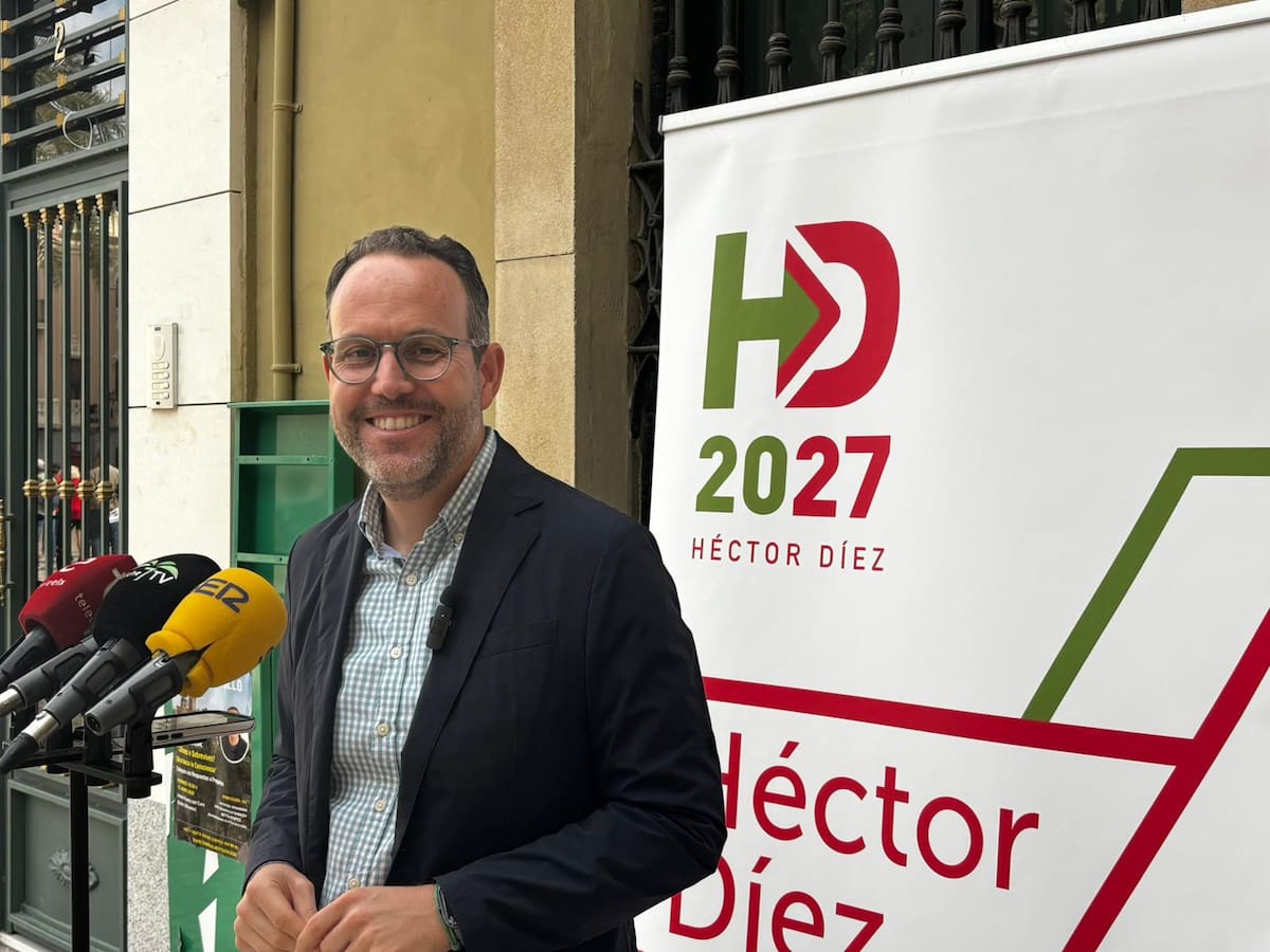 Héctor Díez reúne a jóvenes de Elche en un foro para recoger propuestas para su candidatura a la alcaldía
