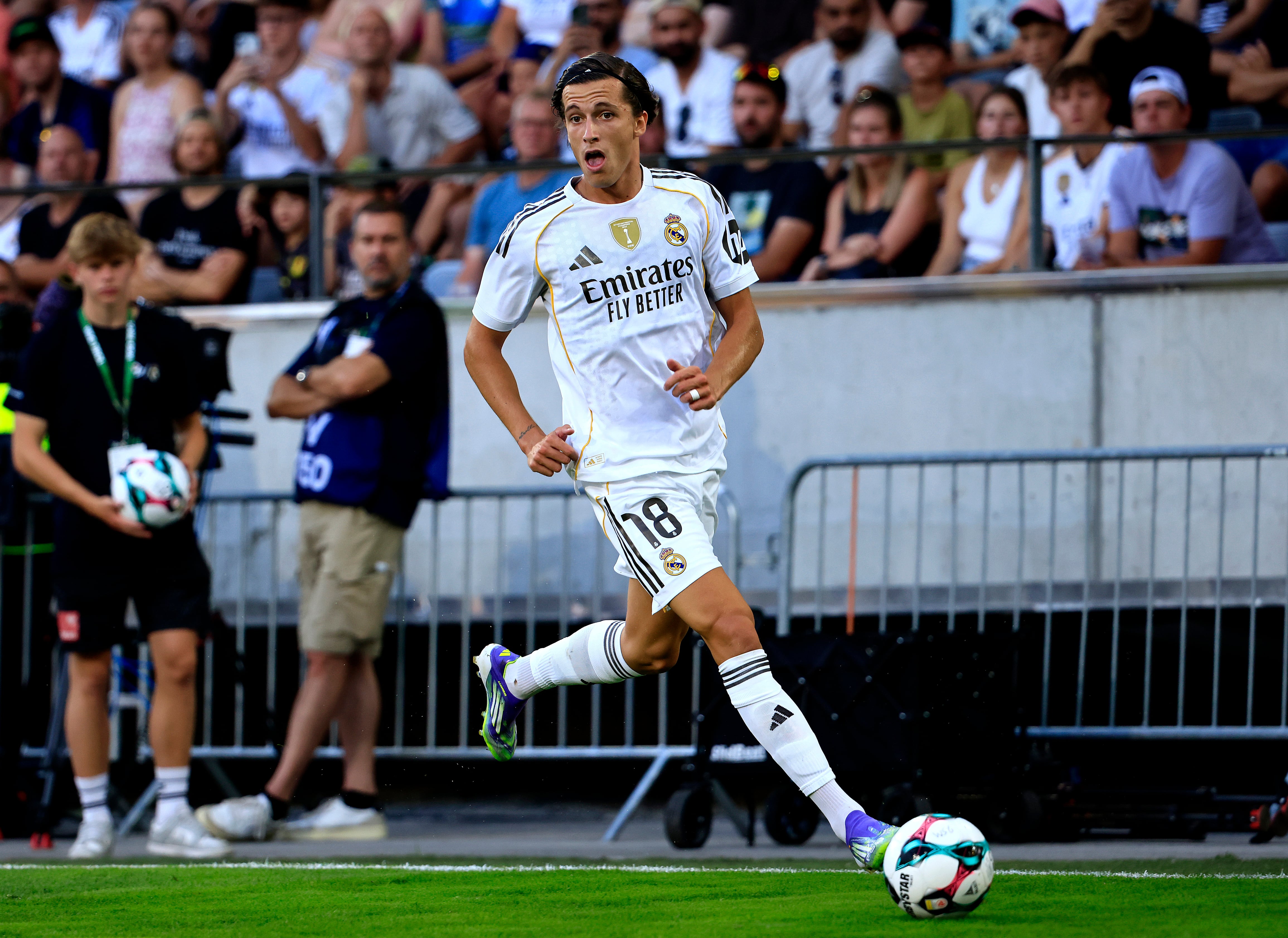 Álvaro Carreras durante el partido en Austria frente al Tirol(Photo by Jan Hetfleisch/Getty Images)