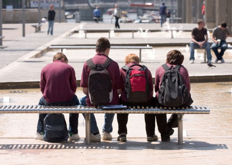 El título en Bachillerato se podrá obtener con una no superada si la media del resto es superior a cinco.