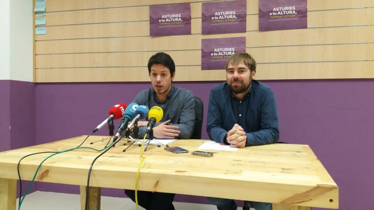 Segundo González, junto al secretario general de Podemos Asturies, Daniel Ripa