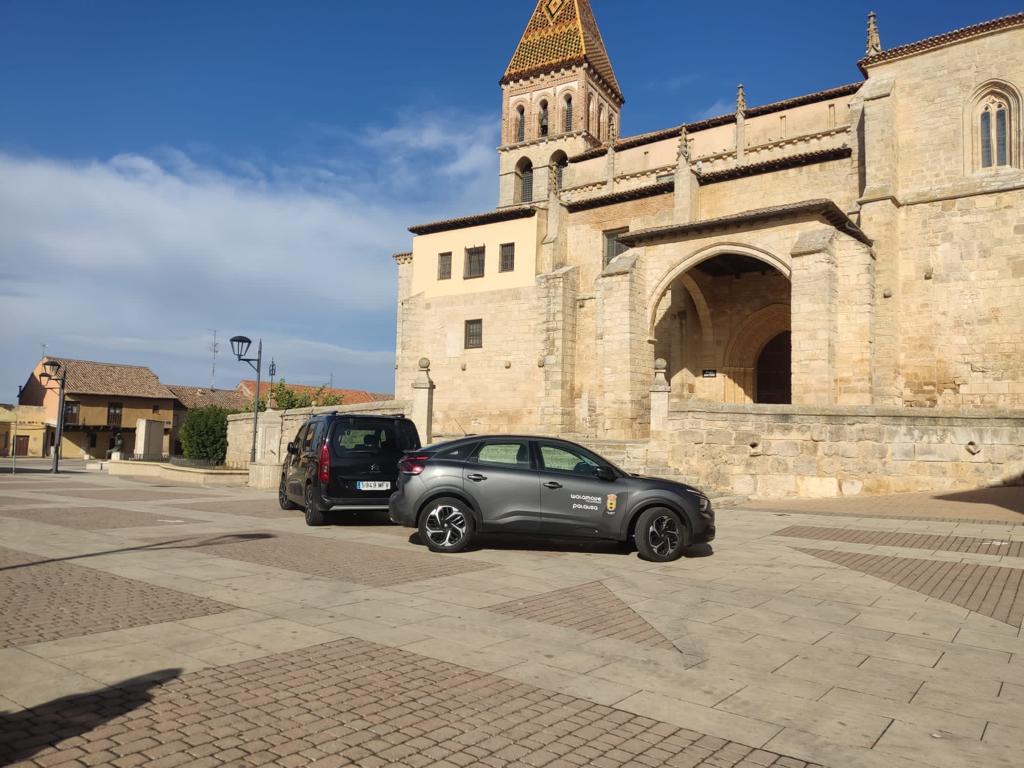 Paredes de Nava ya tiene en marcha el sistema de alquiler de vehículos eléctricos