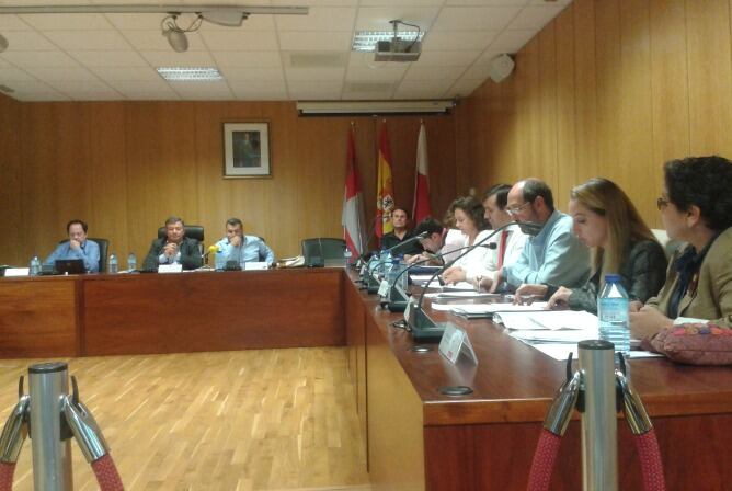 Salón de plenos del Ayuntamiento de Arroyo