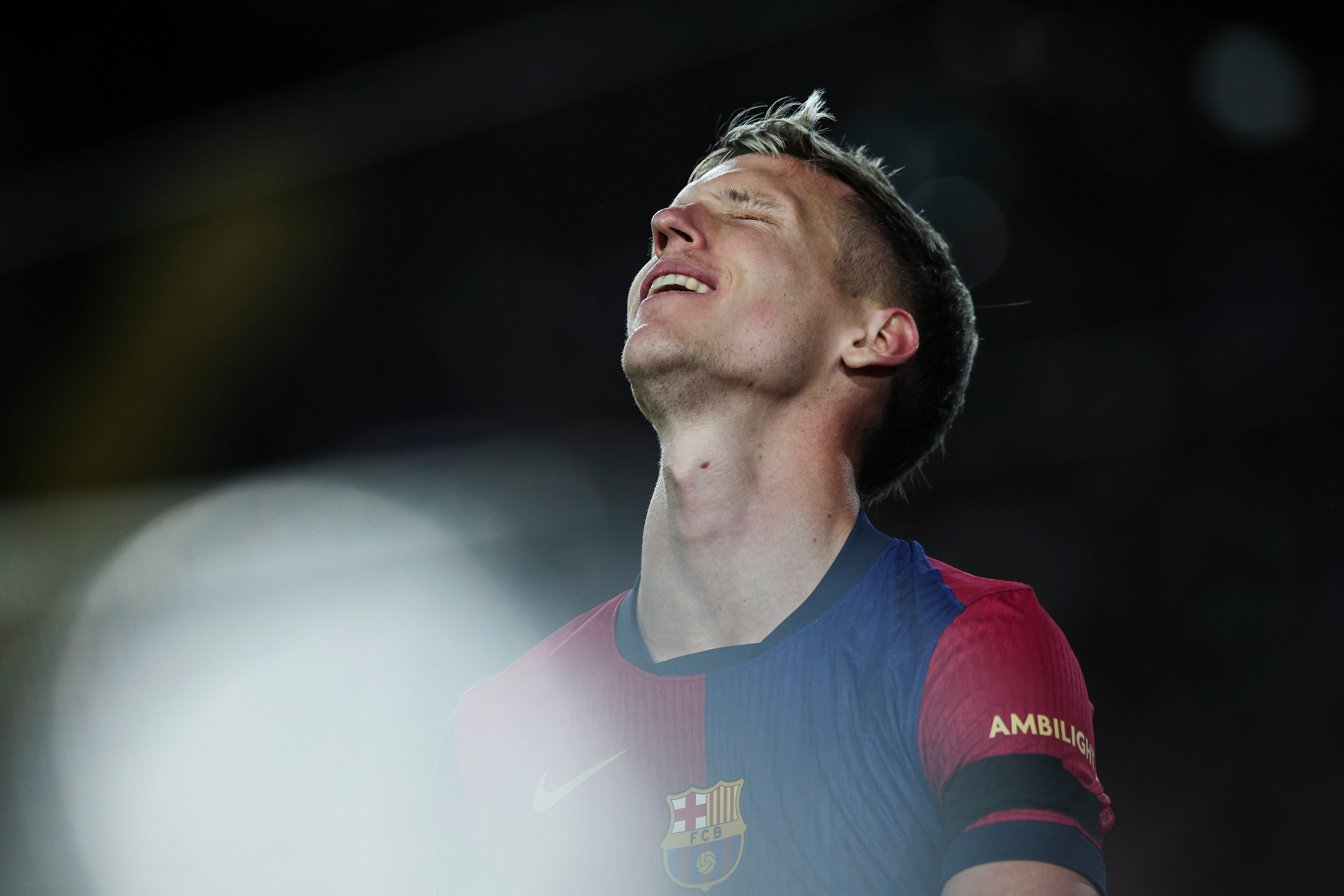 Dani Olmo lamenta una ocasión durante un partido del FC Barcelona