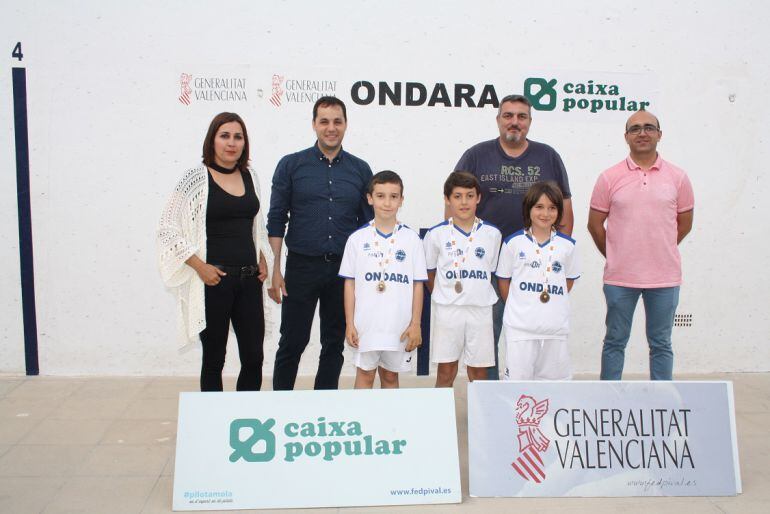 Equipo Benjamín de la Escuela Municipal de Pilota de Ondara, campeones de la final autonómica de raspall.